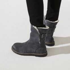 Birkenstock Women's Uppsala Shearling - Graphite (Regular Width) -Birkenstock 1021084 f closeup f 54893.1665765621