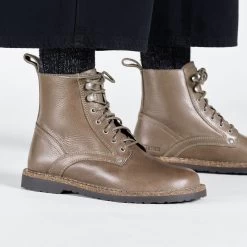 Birkenstock Bryson Leather - Taupe (Narrow Width) -Birkenstock 1025241 f closeup f 11968.1694719783